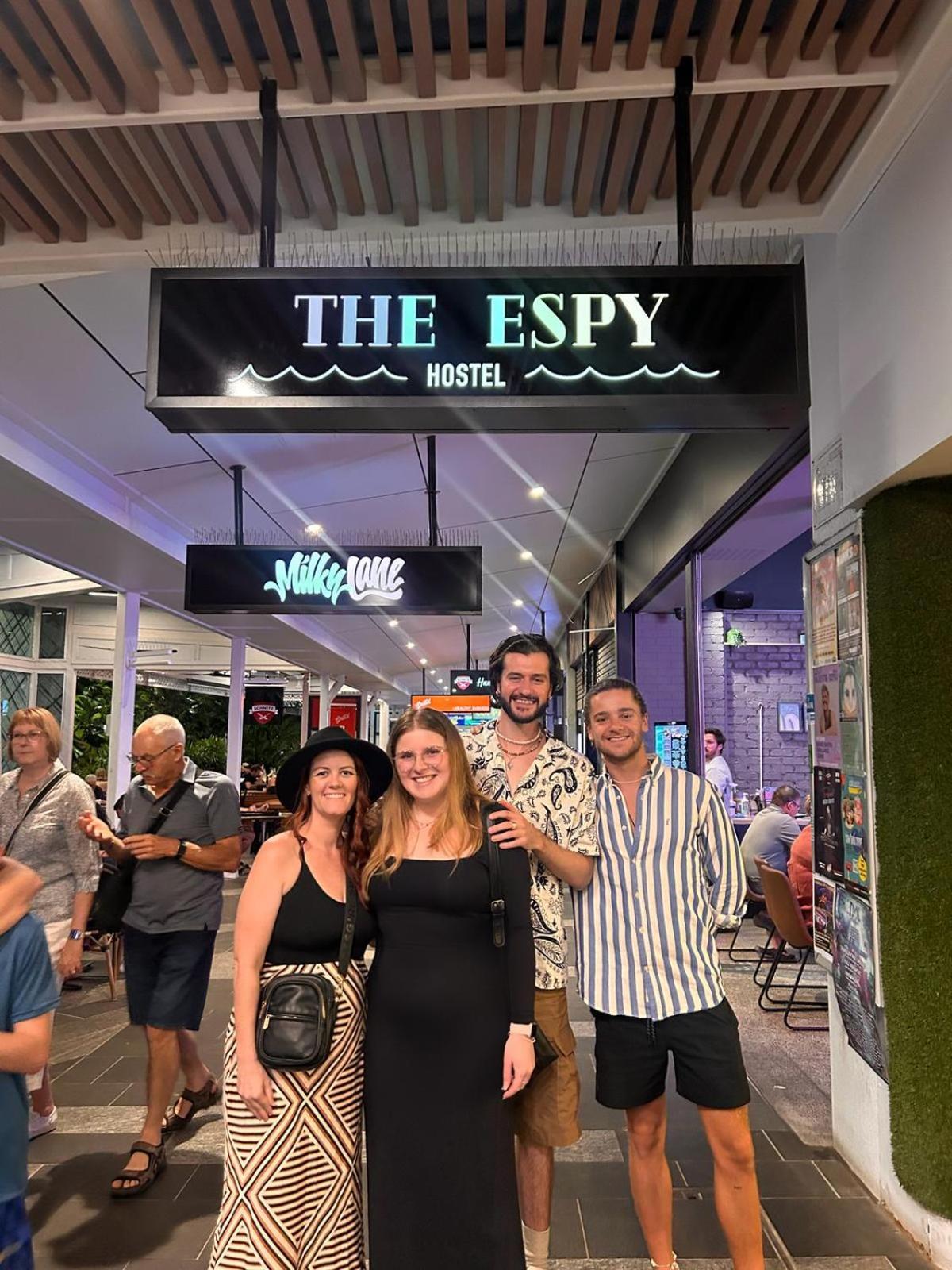 The Espy Hostel Cairns Exterior foto